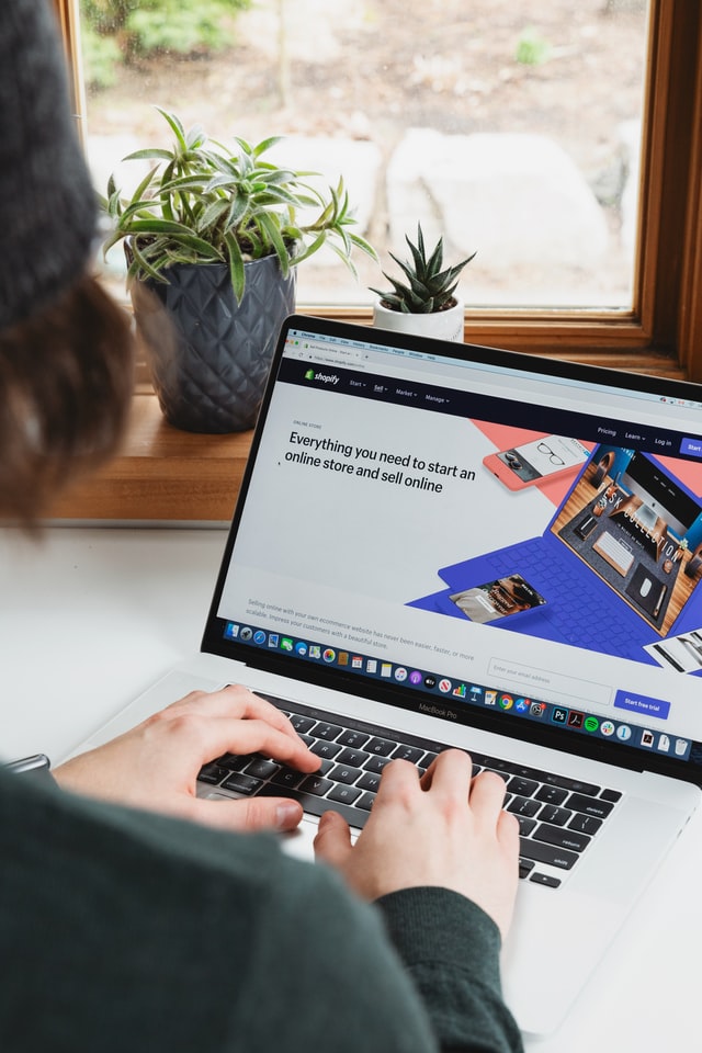 woman looking at shopify website on laptop